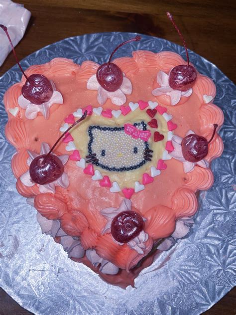 Made my own hello kitty birthday cake! : r/HelloKitty