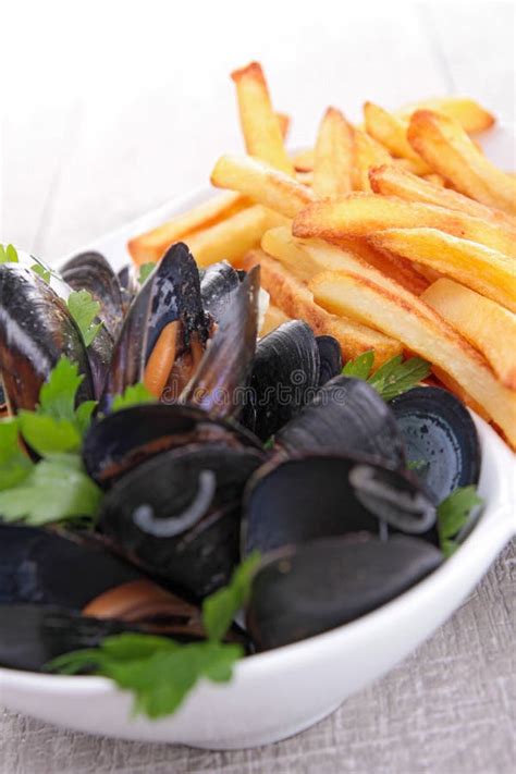 Mussels and fries stock image. Image of dining, appetizer - 27334553