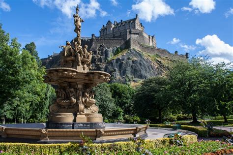 Edinburgh Castle, Scotland jigsaw puzzle in Castles puzzles on TheJigsawPuzzles.com (#6317962)