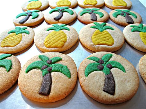 Palm Tree and Pineapple Sugar Cookies for Military Care Package #16 - The Monday Box