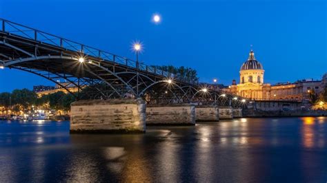 Le Pont des Arts / Pont des Amoureux - Erasmus Place Paris