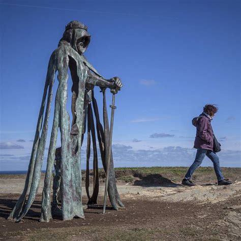 Statue of King Arthur at Tintagel, Cornwall. : r/pics