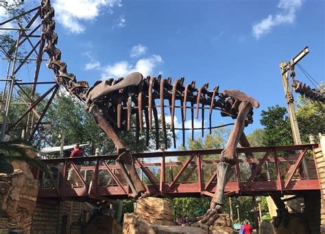 Top 7 Best Dinosaur Attractions in Central Florida | Green Vacation Deals