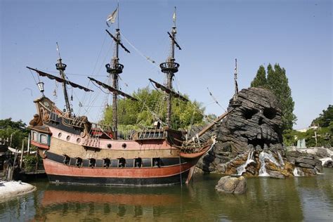 Pirates of the Caribbean ride | The Enchanted Manor