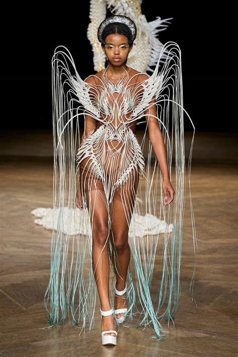 Tracing a trend – surrealism in fashion