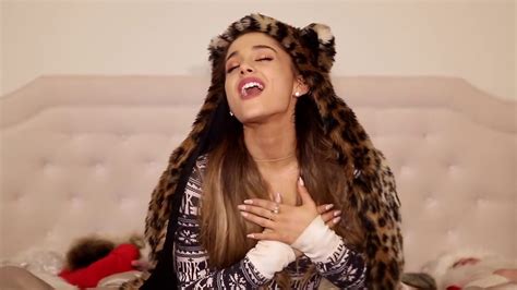 Ariana Grande - Santa Tell Me - YouTube