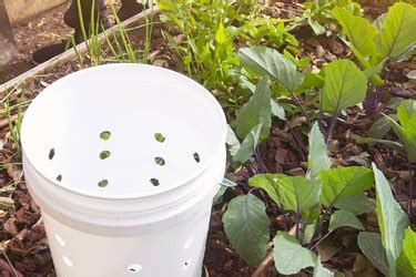 How to Compost in a 5-Gallon Bucket | Hunker