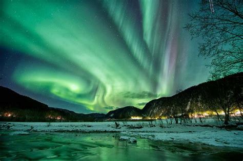 Polarlicht über Lappland Gibt’s auch auf Island oder über Norwegen zu sehen, aber über Lappland ...