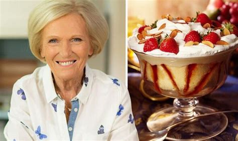 How to make a trifle: Mary Berry shares her simple ‘no baking’ tipsy tripe recipe | Express.co.uk