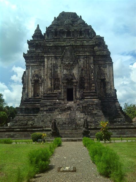 VeronikaDiahKusumawati: Keunikan Candi Kalasan, Yogyakarta