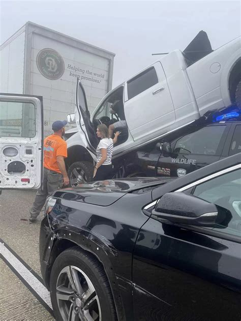 Massive pileup in Louisiana involving about 100 cars closes highway, leaves at least 2 dead | 98 ...