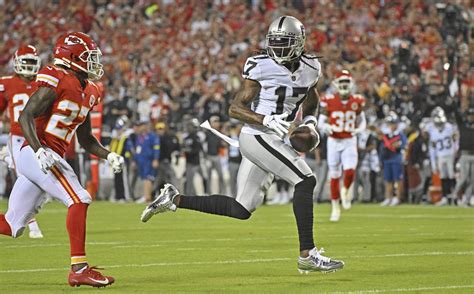 Raiders’ Davante Adams charged with assault for shoving photographer in ...