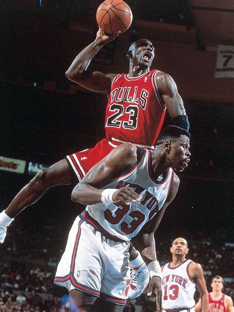 MJ dunking over Edwing | Michael jordan dunking, Michael jordan ...