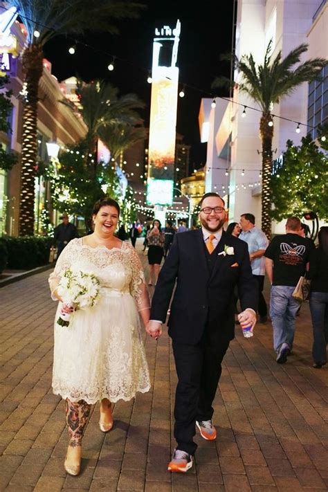 High Roller Vegas Vow Renewal from Lindsay Collette Photography | Vegas ...