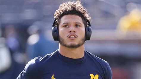 Michigan provides status update on Blake Corum over knee injury