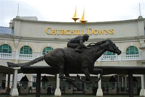 Churchill_Downs_Entrance_Barbaro_Statue - ALL3N