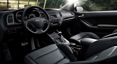 Kia Cerato 2017 interior - QC Veículos