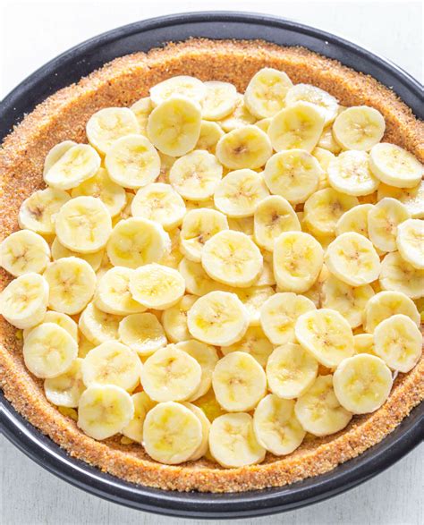 Banana Split Pie (Easy and No-Bake) + {VIDEO}