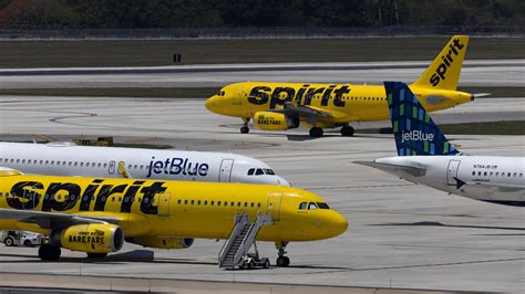 JetBlue Expects U.S. Move to Block Merger With Spirit - The New York Times