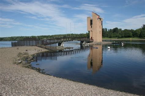 Strathclyde Park Tower, Strathclyde Loch © Richard Sutcliffe :: Geograph Britain and Ireland