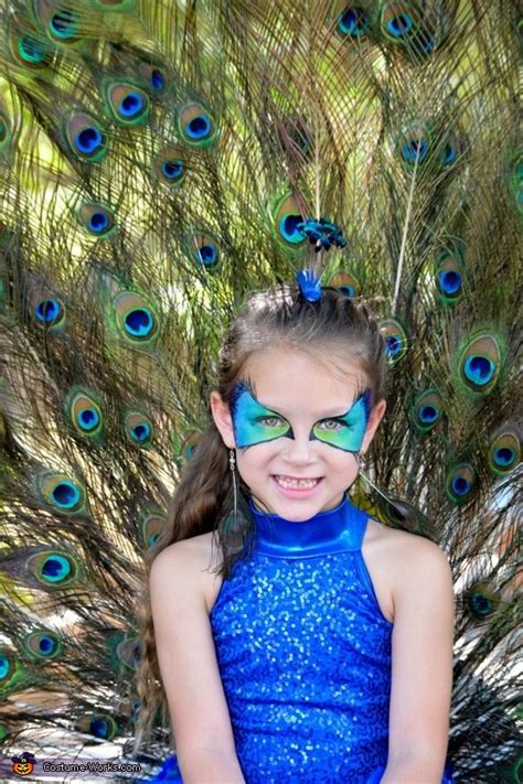 Peacock Costume for Girls | Coolest DIY Costumes - Photo 3/3