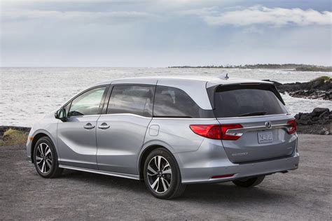 2019 Toyota Sienna vs 2019 Honda Odyssey: Minivan Comparison - SlashGear