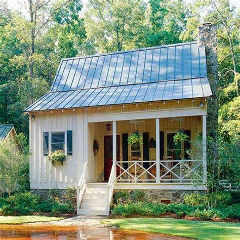 This list of 20 amazing small metal building homes is great for inspiration! Especially if you ...