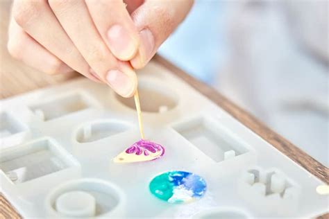 How to Color Resin Like a Pro: Tips for Beginners - AcrylicPouring.com