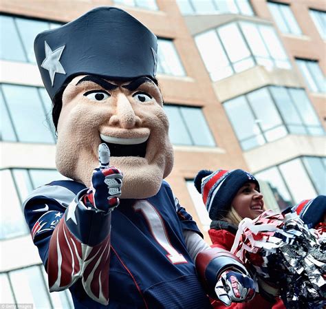 New England Patriots fans pack the streets of Boston after Super Bowl victory | Daily Mail Online