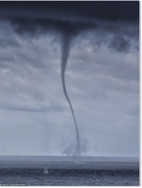 Giant 1,000ft waterspout photographed near Sydney, Australia -- Earth Changes -- Sott.net