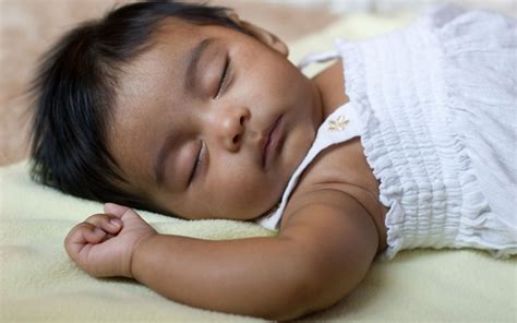 Images of sleeping infants on their stomachs may be harmful – FamiLife