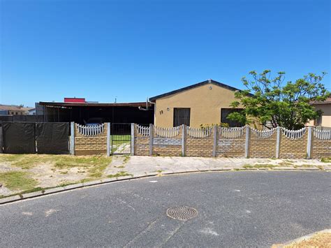 3 Bedroom House For Sale | Eersterivier (Cape Town) | 1KV1641418 | Pam Golding Properties