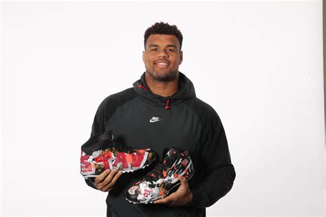 49ers' Arik Armstead is Doing His Part to Ensure Education Equality ...