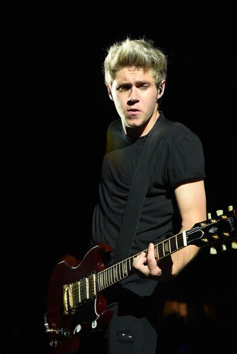 17 Photos That Prove Niall Horan Has Serious Guitar Face | Niall horan, James horan, 1d and 5sos