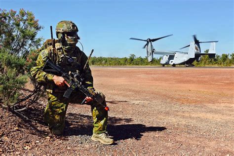 A Royal Australian Air Force Combat Controller during a training exercise 2017. [2160 x 1440 ...