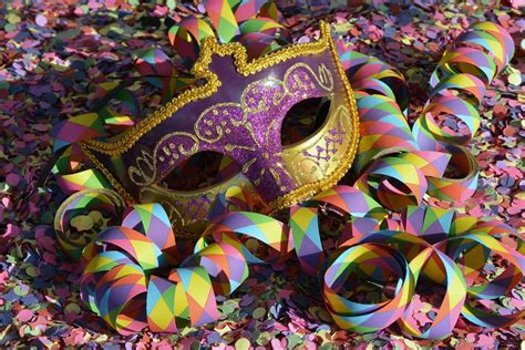 Il Carnevale: una lunga tradizione tra storia e fantasia. | SvelaTo by Somewhere | Le curiosità ...