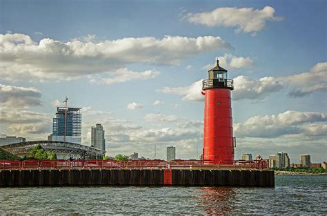 Milwaukee Pierhead Lighthouse Photograph by Susan McMenamin - Pixels