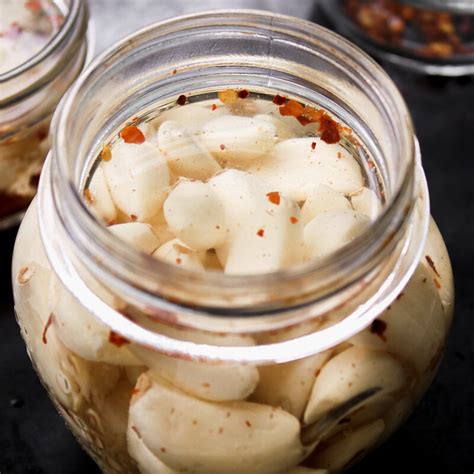 Easy Pickled Garlic (Spicy) - Savoring Italy