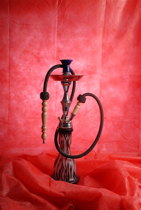 Hookah Smoking for Beginners: 10 Pro Tips for How to Use a Hookah