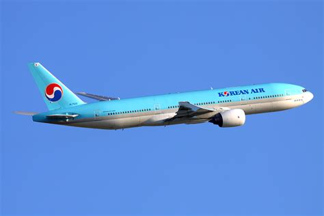 File:Korean Air Boeing 777-200ER HL7526 SVO 2011-6-17.png - Wikimedia ...