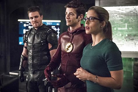 'Flash' and Arrow' Reveal Full 'Legends' Crossover Photos