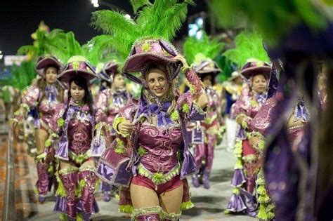 Beautiful costumes along the parade Brazil Festival, Brazil Carnival ...