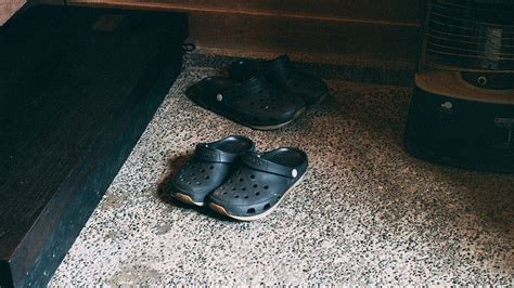 Best black Crocs | WSPA 7NEWS