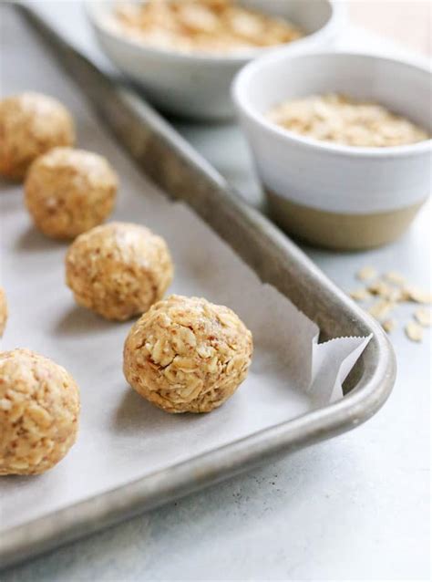 Peanut Butter Protein Balls (No Food Processor Needed!) - Detoxinista