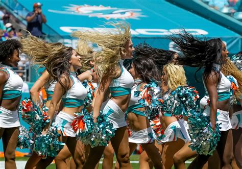 Miami Dolphins Cheerleaders Stealing The Show At Pro Football Hall Of ...