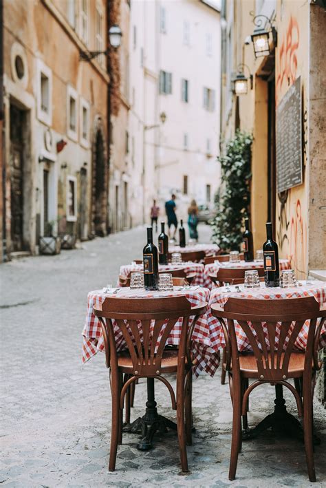 20 Best Places to Eat in Florence - backpacks and bubbly