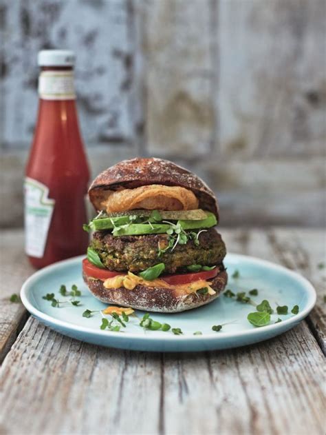 Briljante groenteburger van Jamie Oliver (vegan!) | Recipe | Jamie oliver recipes, Veggie burger ...