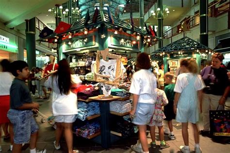 Fascinating Photos Of Malls In The 90s Will Bring You Back To Your Childhood - Ftw Gallery ...