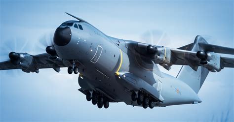 Ejército del Aire: Airbus A-400M, un mastodonte del aire que engulle ...