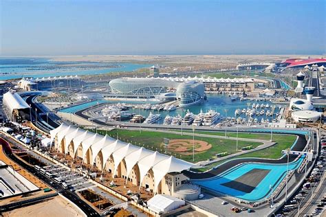 Zwiedzanie Toru Wyścigowego Formuły 1 w Abu Dhabi - StopOverTrips.com